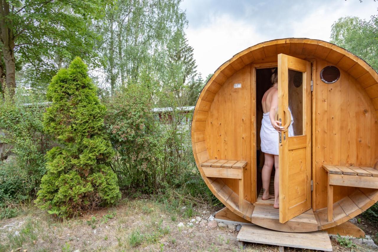 Gemutliches Tinyhouse Bungalow Mit Kamin & Sauna Am See โยอาคิมสทาล ภายนอก รูปภาพ